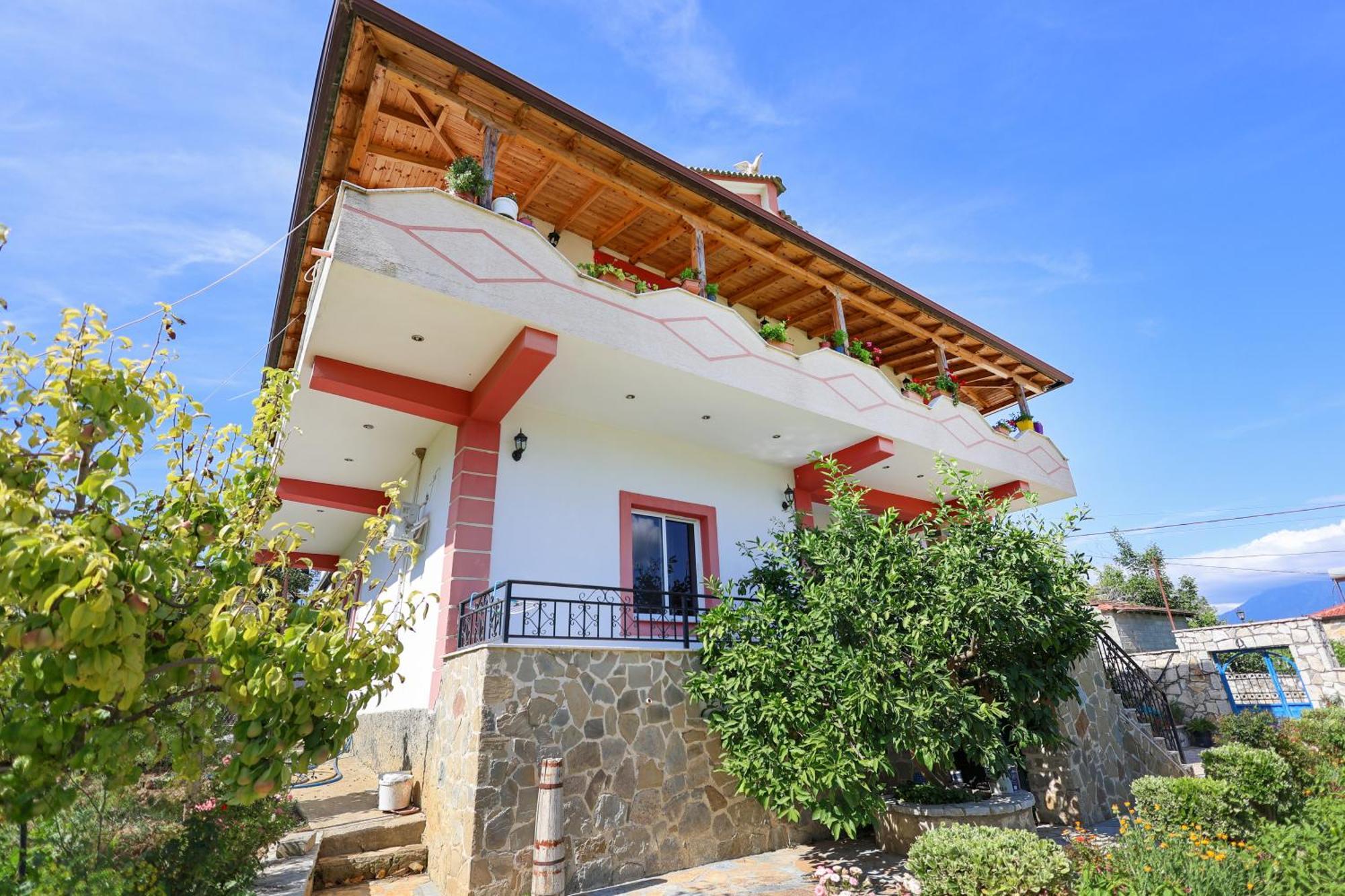 Villa Xherimeja Family Oasis Berat Exterior photo