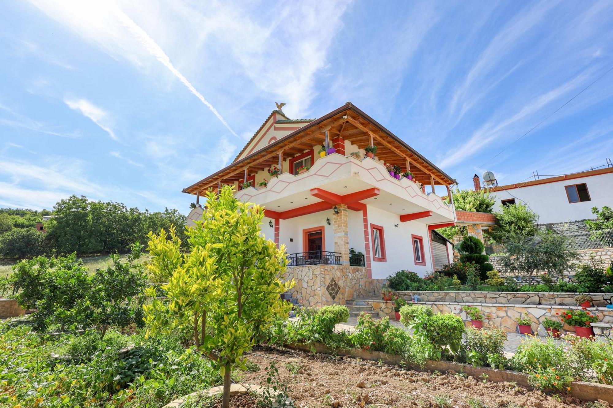 Villa Xherimeja Family Oasis Berat Exterior photo