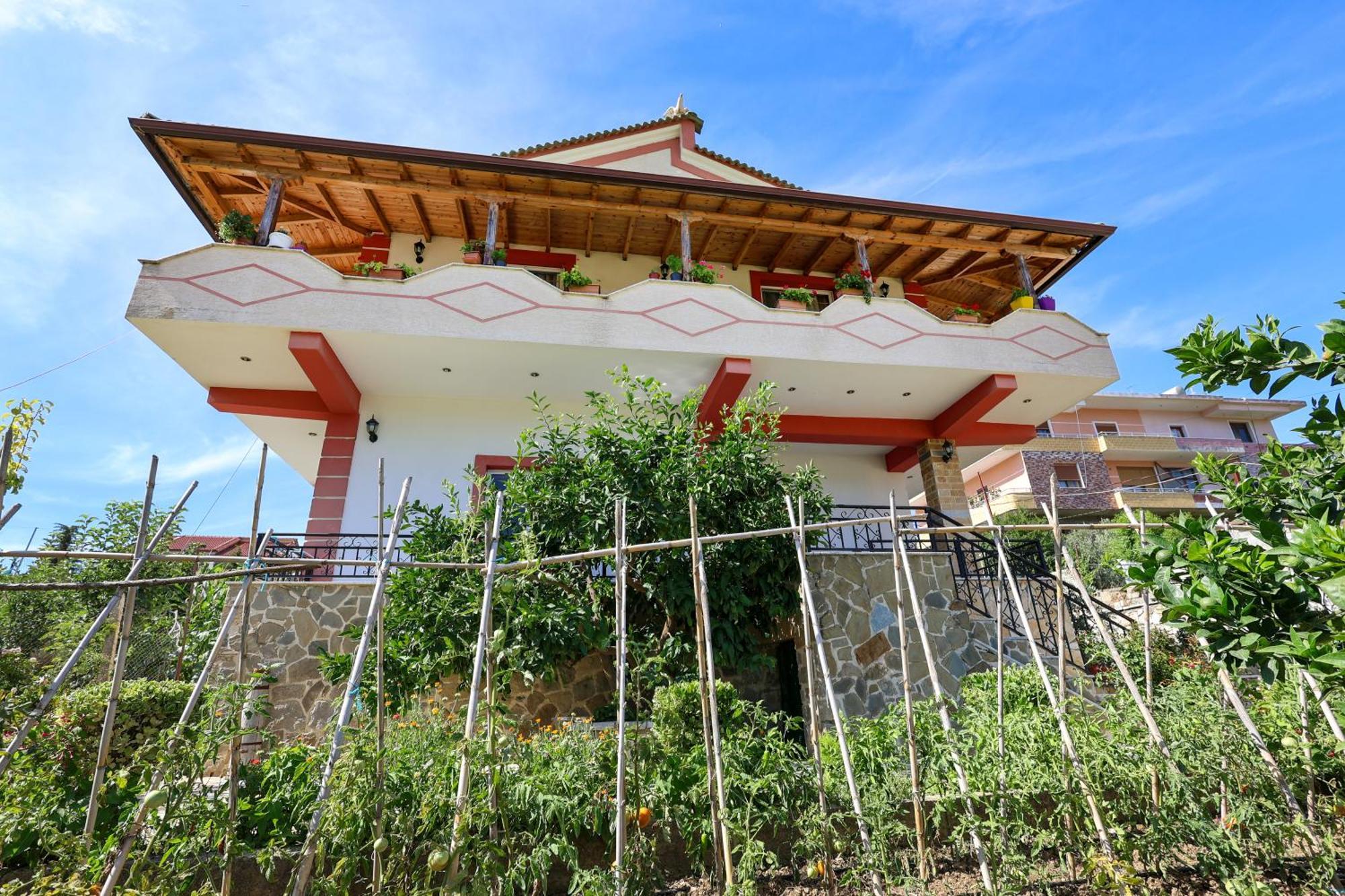 Villa Xherimeja Family Oasis Berat Exterior photo